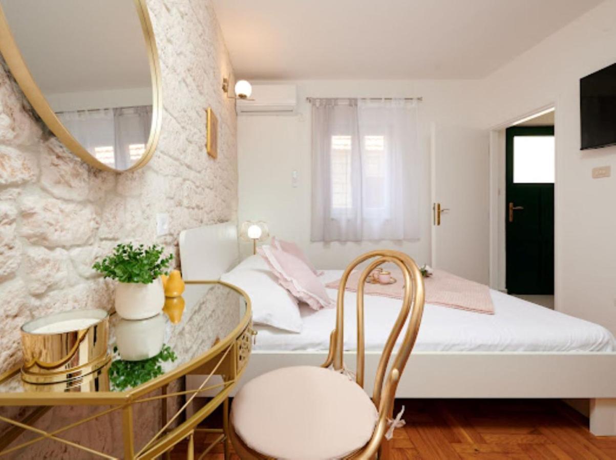 Guesthouse Ana Trogir Old Town エクステリア 写真
